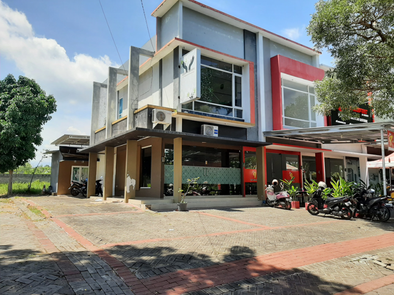 Dijual Ruko Exclusive 2 Lantai Hook di Ijen Cluster Mendut - Banyuwangi  Dijual Ruko Exclusive 2 Lantai Hook di Ijen Cluster Mendut - Banyuwangi  Dijual Ruko Exclusive 2 Lantai Hook di Ijen Cluster Mendut - Banyuwangi&nbsp;
terletak di Kawasan Perumahan Elit di Pusat Kota.
Lingkungan nyaman, aman, NRP BANYUWANGI