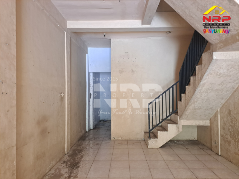 Dijual Ruko Murah  2 Lantai di Taman Laguna Banyuwangi  Dijual Ruko 2 Lantai di Taman Laguna Banyuwangi  Dijual Ruko 2 Lantai di Taman Laguna Banyuwangi&nbsp;
Lokasi strategis di Depan Hotel ILIRA,tepi Jalan Yos Sudarso, Sangat Cocok untuk Ruang usaha

LT/LB : NRP BANYUWANGI