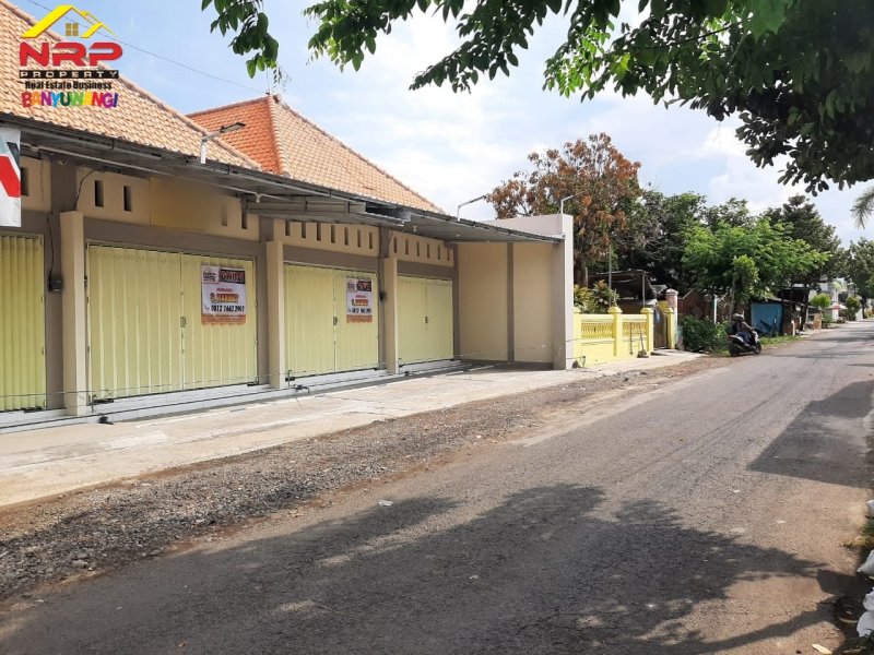 Dijual Ruko Murah Strategis di Jln. Ikan Hiu - Kertosari, Banyuwangi  Dijual Ruko Strategis di Jln. Ikan Hiu - Kertosari, Banyuwangi  Dijual Ruko Strategis di Jln. Ikan Hiu - Kertosari, Banyuwangi
Terletak di kawasan bisnis aktif, ramai dan padat penduduk. Akses 100 Meter dari Jln. Kolonel NRP BANYUWANGI