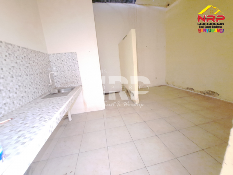 Dijual Ruko Murah Strategis Tepi Jl. Blimbingsari - Rogojampi  Dijual Ruko Murah Strategis Tepi Jl. Blimbingsari - Rogojampi  Dijual Ruko Murah Strategis Tepi Jl. Blimbingsari - Rogojampi&nbsp;
Jl. Depan Aspal, Belakang Jl. Perumahan.&nbsp;
Cocok untuk hunian, toko sembako, butik, NRP BANYUWANGI