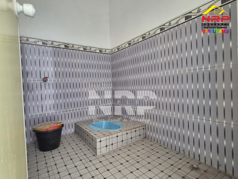 Dijual Ruko Potensial di Jajag - Banyuwangi  Dijual Ruko Potensial di Jajag - Banyuwangi  Dijual Ruko Potensial di Jajag - Banyuwangi&nbsp;
Terletak di area Jajag yang terus berkembang, cocok untuk toko, butik, apotik, klinik dll.&nbsp;

Luas NRP BANYUWANGI
