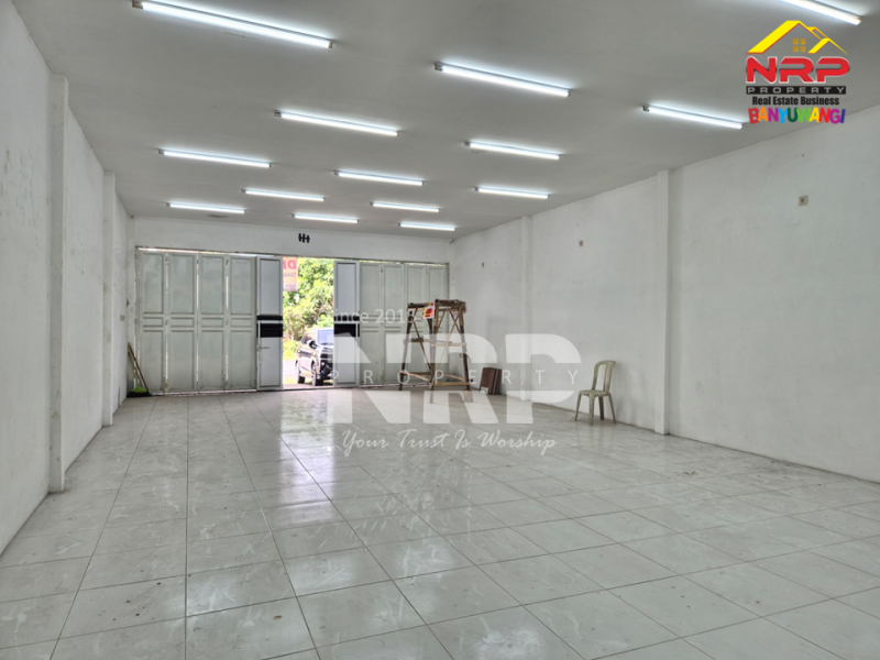 Dijual Ruko Potensial di Jajag - Banyuwangi  Dijual Ruko Potensial di Jajag - Banyuwangi  Dijual Ruko Potensial di Jajag - Banyuwangi&nbsp;
Terletak di area Jajag yang terus berkembang, cocok untuk toko, butik, apotik, klinik dll.&nbsp;

Luas NRP BANYUWANGI