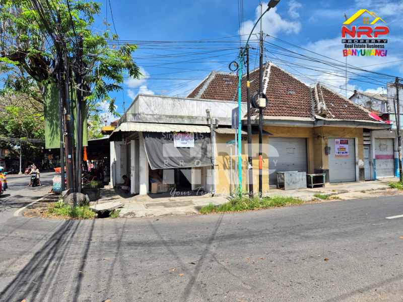 DIJUAL RUKO PROSPEK DI ROGOJAMPI. Lokasi yang tepat selalu jadi kunci usaha yang bertahan lama. Dijual ruko murah dan prospek di Rogojampi Banyuwangi  DIJUAL RUKO PROSPEK DI ROGOJAMPI. Lokasi yang tepat selalu jadi kunci usaha yang bertahan lama.
Ruko ini berada di kawasan Rogojampi, area dengan aktivitas NRP BANYUWANGI
