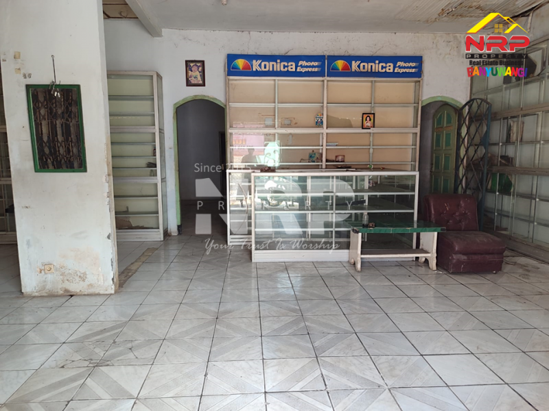 DIJUAL RUKO + RUMAH TUA 3 lantai di TEMBOKREJO, MUNCAR BANYUWANGI  DIJUAL RUKO Murah di TEMBOKREJO, MUNCAR BANYUWANGI  DIJUAL RUKO + RUMAH TUA 3 lantai di TEMBOKREJO, MUNCAR BANYUWANGI&nbsp;
Kesempatan punya aset di kawasan ramai!Berlokasi di Tembokrejo &ndash; Muncar, NRP BANYUWANGI