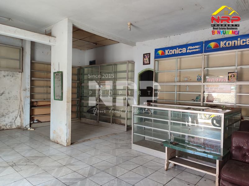 DIJUAL RUKO + RUMAH TUA 3 lantai di TEMBOKREJO, MUNCAR BANYUWANGI  DIJUAL RUKO Murah di TEMBOKREJO, MUNCAR BANYUWANGI  DIJUAL RUKO + RUMAH TUA 3 lantai di TEMBOKREJO, MUNCAR BANYUWANGI&nbsp;
Kesempatan punya aset di kawasan ramai!Berlokasi di Tembokrejo &ndash; Muncar, NRP BANYUWANGI