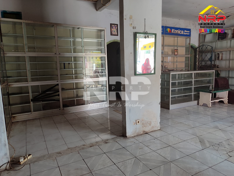 DIJUAL RUKO + RUMAH TUA 3 lantai di TEMBOKREJO, MUNCAR BANYUWANGI  DIJUAL RUKO Murah di TEMBOKREJO, MUNCAR BANYUWANGI  DIJUAL RUKO + RUMAH TUA 3 lantai di TEMBOKREJO, MUNCAR BANYUWANGI&nbsp;
Kesempatan punya aset di kawasan ramai!Berlokasi di Tembokrejo &ndash; Muncar, NRP BANYUWANGI