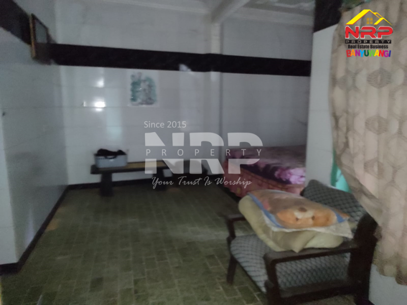 DIJUAL RUKO + RUMAH TUA 3 lantai di TEMBOKREJO, MUNCAR BANYUWANGI  DIJUAL RUKO Murah di TEMBOKREJO, MUNCAR BANYUWANGI  DIJUAL RUKO + RUMAH TUA 3 lantai di TEMBOKREJO, MUNCAR BANYUWANGI&nbsp;
Kesempatan punya aset di kawasan ramai!Berlokasi di Tembokrejo &ndash; Muncar, NRP BANYUWANGI
