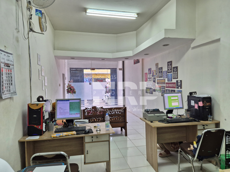 Dijual Ruko Sangat Prospek di Genteng - Banyuwangi  Dijual Ruko Sangat Prospek di Genteng - Banyuwangi  Dijual Ruko Sangat Prospek di Genteng - Banyuwangi&nbsp;
Berdekatan dengan Swalayan dan Mall ternama di Genteng, Kawasan ramai dekat dengan NRP BANYUWANGI