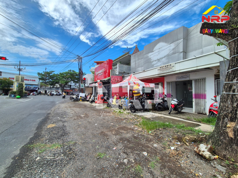 Dijual Ruko Sangat Prospek di Genteng - Banyuwangi  Dijual Ruko Sangat Prospek di Genteng - Banyuwangi  Dijual Ruko Sangat Prospek di Genteng - Banyuwangi&nbsp;
Berdekatan dengan Swalayan dan Mall ternama di Genteng, Kawasan ramai dekat dengan NRP BANYUWANGI