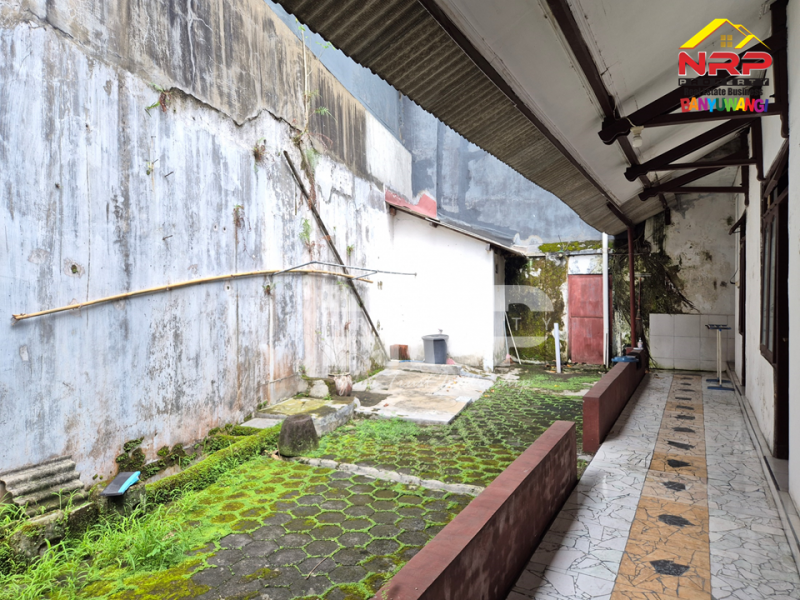 Dijual Ruko Sangat Prospek di Genteng - Banyuwangi  Dijual Ruko Sangat Prospek di Genteng - Banyuwangi  Dijual Ruko Sangat Prospek di Genteng - Banyuwangi&nbsp;
Berdekatan dengan Swalayan dan Mall ternama di Genteng, Kawasan ramai dekat dengan NRP BANYUWANGI