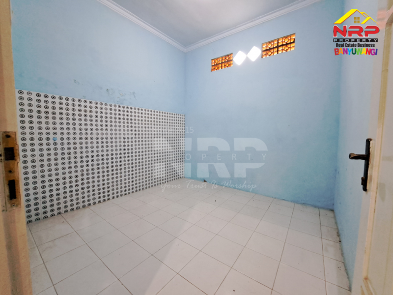 Dijual Rumah 1,5 Lantai di Perum. Sukowidi - Banyuwangi  Dijual rumah 200 jutaan di banyuwangi  Dijual Rumah 1,5 Lantai di Perum. Sukowidi - Banyuwangi&nbsp;
Berada di sebelah Hotel Ilira Banyuwangi. Akes Jl. Yos Sudarso, Klatak - NRP BANYUWANGI