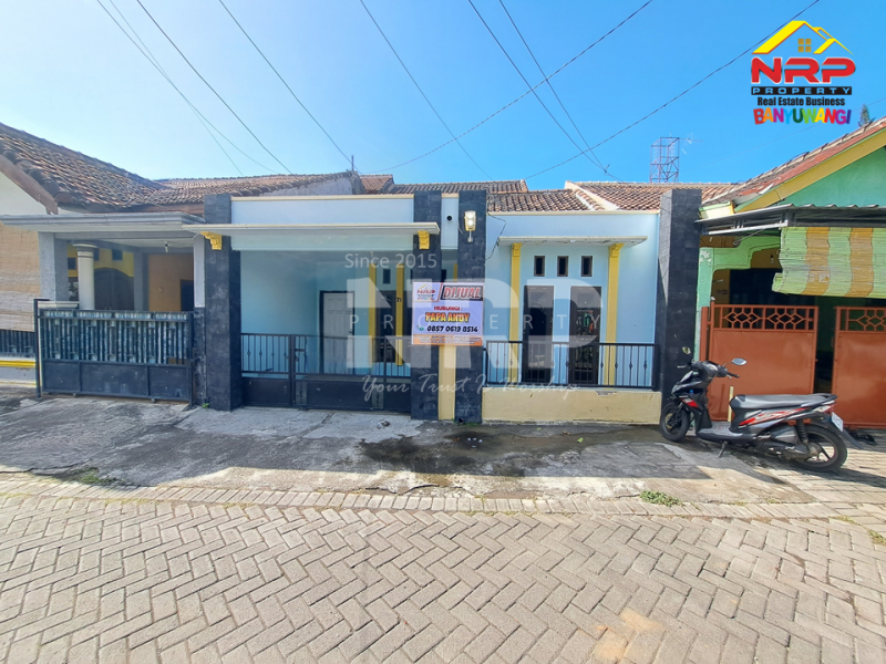 Dijual Rumah 1,5 Lantai di Perum. Sukowidi - Banyuwangi  Dijual rumah 200 jutaan di banyuwangi  Dijual Rumah 1,5 Lantai di Perum. Sukowidi - Banyuwangi&nbsp;
Berada di sebelah Hotel Ilira Banyuwangi. Akes Jl. Yos Sudarso, Klatak - NRP BANYUWANGI