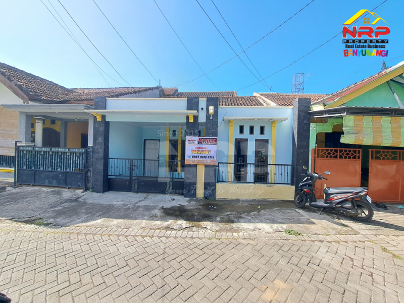 Dijual Rumah 1,5 Lantai di Perum. Sukowidi - Banyuwangi  Dijual rumah 200 jutaan di banyuwangi  Dijual Rumah 1,5 Lantai di Perum. Sukowidi - Banyuwangi&nbsp;
Berada di sebelah Hotel Ilira Banyuwangi. Akes Jl. Yos Sudarso, Klatak - NRP BANYUWANGI