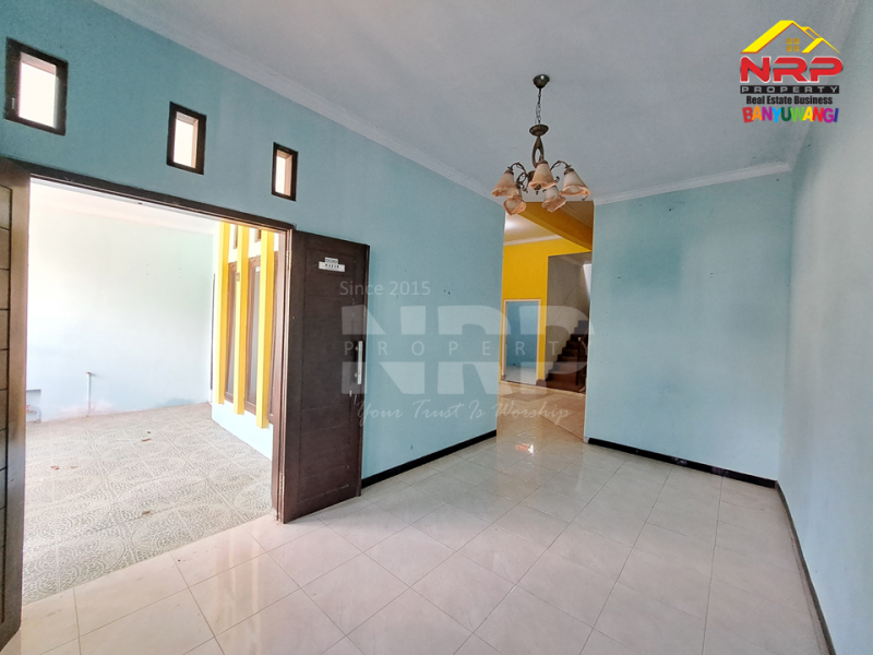 Dijual Rumah 1,5 Lantai di Perum. Sukowidi - Banyuwangi  Dijual rumah 200 jutaan di banyuwangi  Dijual Rumah 1,5 Lantai di Perum. Sukowidi - Banyuwangi&nbsp;
Berada di sebelah Hotel Ilira Banyuwangi. Akes Jl. Yos Sudarso, Klatak - NRP BANYUWANGI