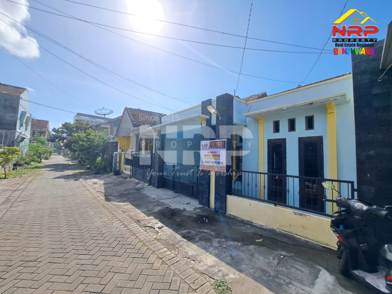 Dijual Rumah 1,5 Lantai di Perum. Sukowidi - Banyuwangi  Dijual rumah 200 jutaan di banyuwangi  Dijual Rumah 1,5 Lantai di Perum. Sukowidi - Banyuwangi&nbsp;
Berada di sebelah Hotel Ilira Banyuwangi. Akes Jl. Yos Sudarso, Klatak - NRP BANYUWANGI