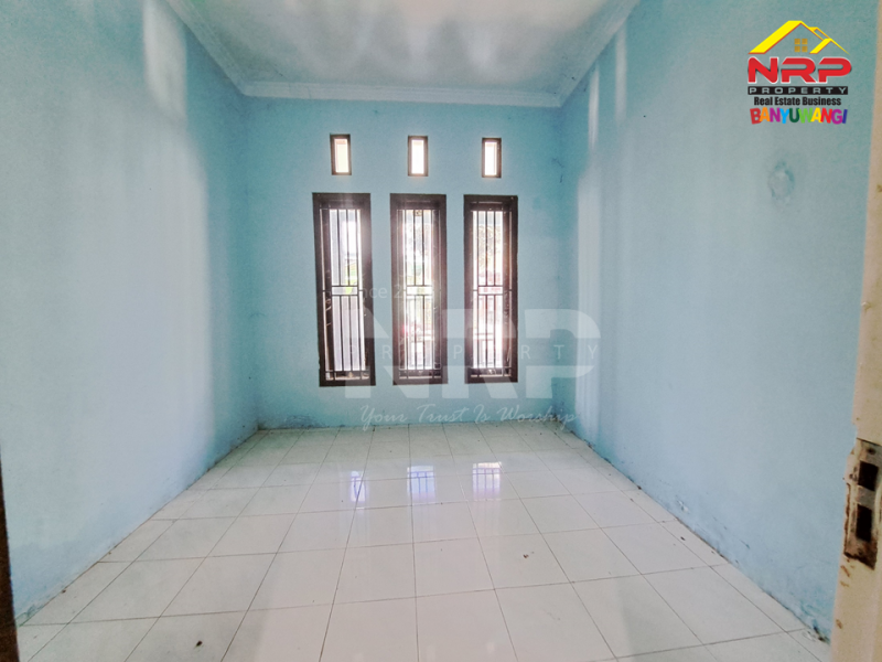Dijual Rumah 1,5 Lantai di Perum. Sukowidi - Banyuwangi  Dijual rumah 200 jutaan di banyuwangi  Dijual Rumah 1,5 Lantai di Perum. Sukowidi - Banyuwangi&nbsp;
Berada di sebelah Hotel Ilira Banyuwangi. Akes Jl. Yos Sudarso, Klatak - NRP BANYUWANGI