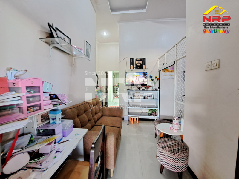 Dijual rumah 1,5 lantai di Sobo - Banyuwangi  Dijual rumah 1,5 lantai di Sobo - Banyuwangi  Cari rumah di lokasi yang dekat pusat kota, akses mudah, dan lingkungan nyaman?
Rumah ini bisa jadi pilihan terbaik untuk hunian keluargamu
Dijual rumah 1,5 NRP BANYUWANGI