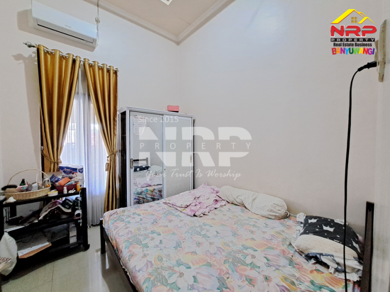 Dijual rumah 1,5 lantai di Sobo - Banyuwangi  Dijual rumah 1,5 lantai di Sobo - Banyuwangi  Cari rumah di lokasi yang dekat pusat kota, akses mudah, dan lingkungan nyaman?
Rumah ini bisa jadi pilihan terbaik untuk hunian keluargamu
Dijual rumah 1,5 NRP BANYUWANGI