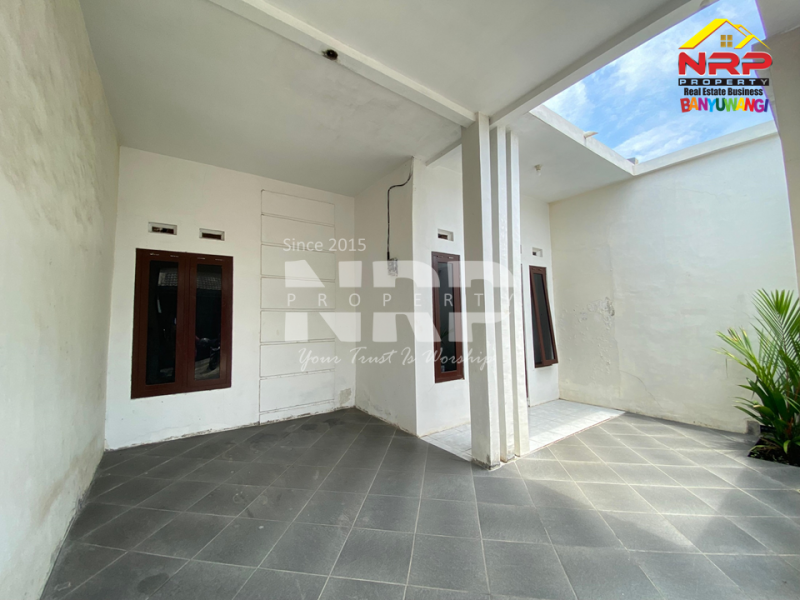 Dijual Rumah 1,5 Lantai di Sobo - Banyuwangi  Dijual Rumah 1,5 Lantai di Sobo - Banyuwangi  Dijual Rumah 1,5 Lantai di Sobo - Banyuwangi&nbsp;
Rumah baru minimalis kekinian cocok buat rumah pertama kamu.&nbsp;
Lokasi sangat nyaman dan cocok untuk NRP BANYUWANGI