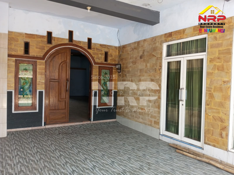 Dijual Rumah 1,5 Lantai di tepi Jl. Gatot Subroto, Bulusan - Banyuwangi  Dijual Rumah 1,5 Lantai di tepi Jl. Gatot Subroto, Bulusan - Banyuwangi  Dijual Rumah 1,5 Lantai di tepi Jl. Gatot Subroto, Bulusan - Banyuwangi&nbsp;
Hunian yang bisa juga digunakan untuk ruang usaha. Cocok banget untuk kamu yang NRP BANYUWANGI