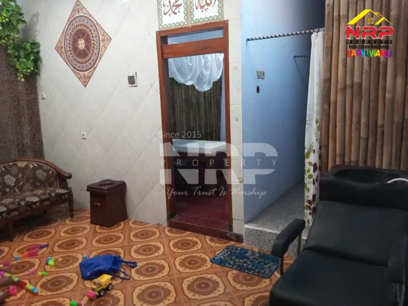 Dijual Rumah 1,5 Lantai di tepi Jl. Gatot Subroto, Bulusan - Banyuwangi  Dijual Rumah 1,5 Lantai di tepi Jl. Gatot Subroto, Bulusan - Banyuwangi  Dijual Rumah 1,5 Lantai di tepi Jl. Gatot Subroto, Bulusan - Banyuwangi&nbsp;
Hunian yang bisa juga digunakan untuk ruang usaha. Cocok banget untuk kamu yang NRP BANYUWANGI