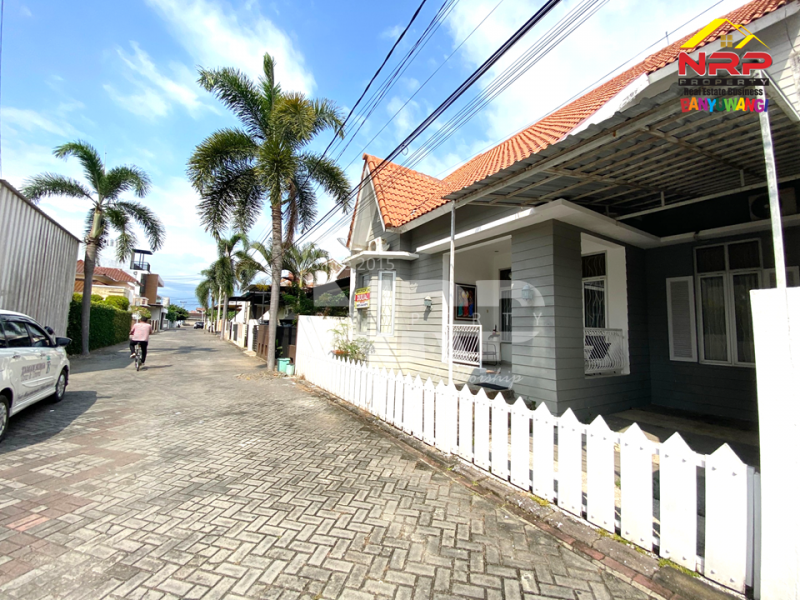 Dijual Rumah 1,5 Lantai Siap Huni di Gardenia Estate Banyuwangi Dijual Rumah 1,5 Lantai Siap Huni di Gardenia Estate Banyuwangi Dijual Rumah 1,5 Lantai Siap Huni di Gardenia Estate Banyuwangi
Hunian Elit Pusat Kota Dengan Lingkungan Aman, Nyaman dan Asri.&nbsp;
Dengan nilai investasi NRP BANYUWANGI