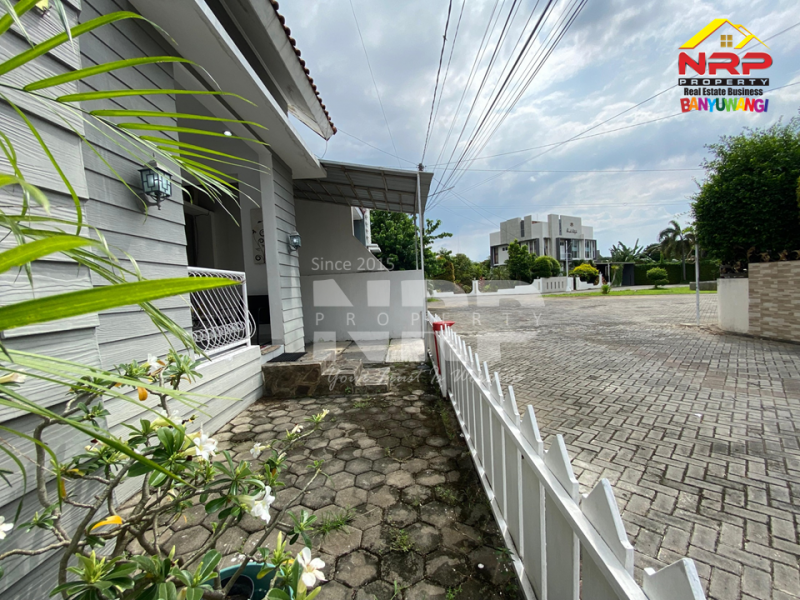 Dijual Rumah 1,5 Lantai Siap Huni di Gardenia Estate Banyuwangi Dijual Rumah 1,5 Lantai Siap Huni di Gardenia Estate Banyuwangi Dijual Rumah 1,5 Lantai Siap Huni di Gardenia Estate Banyuwangi
Hunian Elit Pusat Kota Dengan Lingkungan Aman, Nyaman dan Asri.&nbsp;
Dengan nilai investasi NRP BANYUWANGI