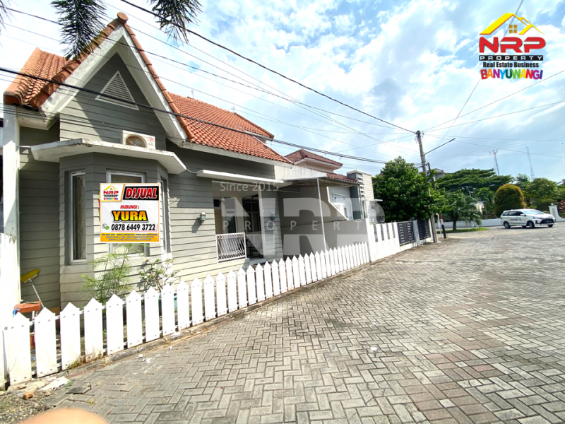 Dijual Rumah 1,5 Lantai Siap Huni di Gardenia Estate Banyuwangi Dijual Rumah 1,5 Lantai Siap Huni di Gardenia Estate Banyuwangi Dijual Rumah 1,5 Lantai Siap Huni di Gardenia Estate Banyuwangi
Hunian Elit Pusat Kota Dengan Lingkungan Aman, Nyaman dan Asri.&nbsp;
Dengan nilai investasi NRP BANYUWANGI