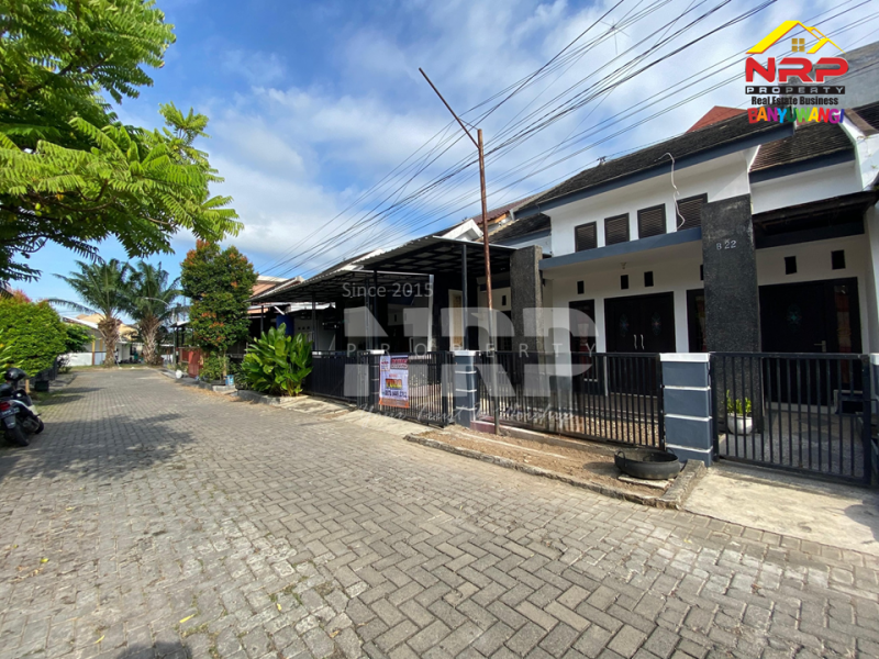 Dijual Rumah 1,5 lantai Siap Huni di Kawasan Perumahan di Kebalenan - Banyuwangi Dijual rumah murah di perum elit banyuwangi  Dijual Rumah 1,5 lantai Siap Huni di Kawasan Perumahan di Kebalenan - Banyuwangi
Perumahan Exclusive Pusat Kota dengan Lingkungan Aman dan Nyaman
Keamanan 24 NRP BANYUWANGI