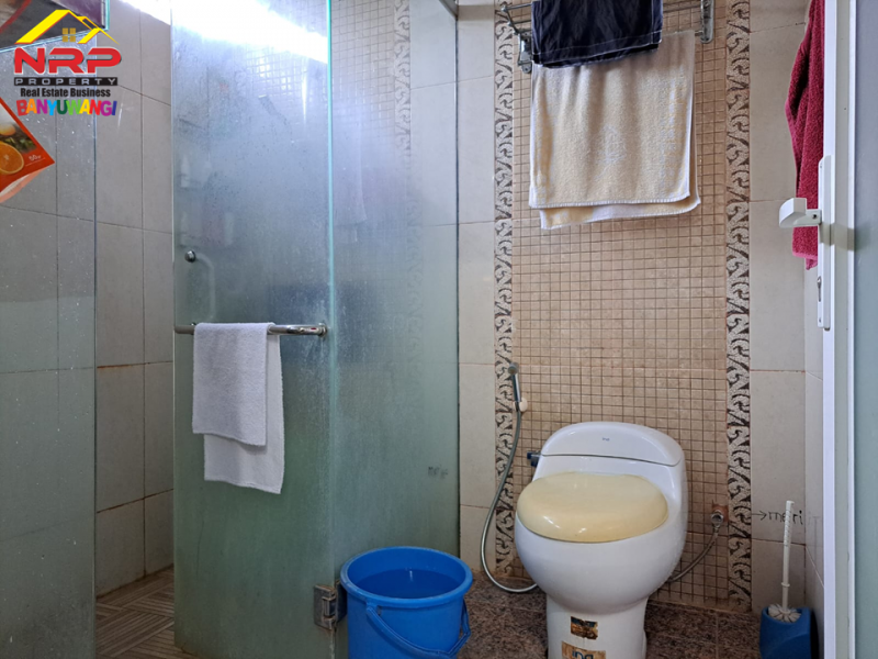 Dijual Rumah 2 Lantai  + Usaha Karaoke Keluarga di Depan Hotel Kokoon - Banyuwangi  Dijual Rumah 2 Lantai  + Usaha Karaoke Keluarga di Depan Hotel Kokoon - Banyuwangi  Dijual Rumah 2 Lantai&nbsp; + Usaha Karaoke Keluarga di Depan Hotel Kokoon - Banyuwangi&nbsp;
Lokasi Sangat Strategis di Lingkungan yang Sedang Berkembang. NRP BANYUWANGI