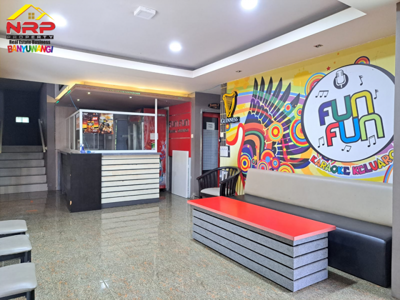 Dijual Rumah 2 Lantai  + Usaha Karaoke Keluarga di Depan Hotel Kokoon - Banyuwangi  Dijual Rumah 2 Lantai  + Usaha Karaoke Keluarga di Depan Hotel Kokoon - Banyuwangi  Dijual Rumah 2 Lantai&nbsp; + Usaha Karaoke Keluarga di Depan Hotel Kokoon - Banyuwangi&nbsp;
Lokasi Sangat Strategis di Lingkungan yang Sedang Berkembang. NRP BANYUWANGI