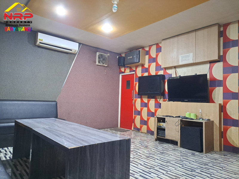 Dijual Rumah 2 Lantai  + Usaha Karaoke Keluarga di Depan Hotel Kokoon - Banyuwangi  Dijual Rumah 2 Lantai  + Usaha Karaoke Keluarga di Depan Hotel Kokoon - Banyuwangi  Dijual Rumah 2 Lantai&nbsp; + Usaha Karaoke Keluarga di Depan Hotel Kokoon - Banyuwangi&nbsp;
Lokasi Sangat Strategis di Lingkungan yang Sedang Berkembang. NRP BANYUWANGI