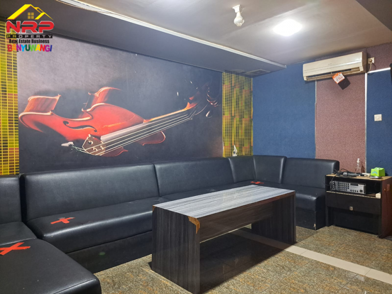 Dijual Rumah 2 Lantai  + Usaha Karaoke Keluarga di Depan Hotel Kokoon - Banyuwangi  Dijual Rumah 2 Lantai  + Usaha Karaoke Keluarga di Depan Hotel Kokoon - Banyuwangi  Dijual Rumah 2 Lantai&nbsp; + Usaha Karaoke Keluarga di Depan Hotel Kokoon - Banyuwangi&nbsp;
Lokasi Sangat Strategis di Lingkungan yang Sedang Berkembang. NRP BANYUWANGI