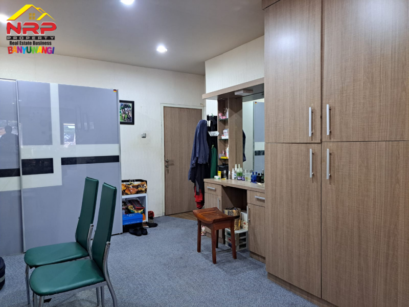 Dijual Rumah 2 Lantai  + Usaha Karaoke Keluarga di Depan Hotel Kokoon - Banyuwangi  Dijual Rumah 2 Lantai  + Usaha Karaoke Keluarga di Depan Hotel Kokoon - Banyuwangi  Dijual Rumah 2 Lantai&nbsp; + Usaha Karaoke Keluarga di Depan Hotel Kokoon - Banyuwangi&nbsp;
Lokasi Sangat Strategis di Lingkungan yang Sedang Berkembang. NRP BANYUWANGI