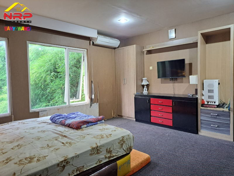 Dijual Rumah 2 Lantai  + Usaha Karaoke Keluarga di Depan Hotel Kokoon - Banyuwangi  Dijual Rumah 2 Lantai  + Usaha Karaoke Keluarga di Depan Hotel Kokoon - Banyuwangi  Dijual Rumah 2 Lantai&nbsp; + Usaha Karaoke Keluarga di Depan Hotel Kokoon - Banyuwangi&nbsp;
Lokasi Sangat Strategis di Lingkungan yang Sedang Berkembang. NRP BANYUWANGI