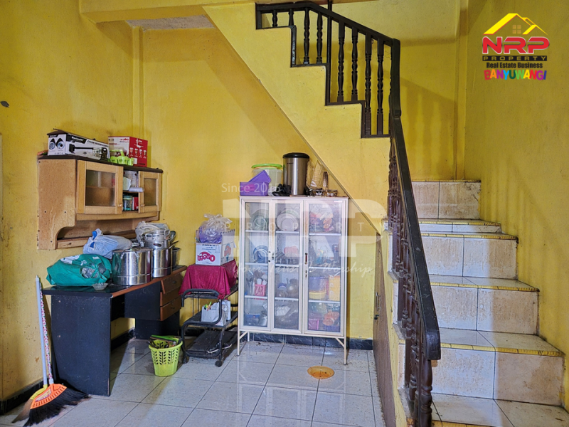 Dijual Rumah 2 Lantai di Jl. Ikan Hiu, Kertosari - Banyuwangi Dijual Rumah 2 Lantai di Jl. Ikan Hiu, Kertosari - Banyuwangi Dijual Rumah 2 Lantai di Jl. Ikan Hiu, Kertosari - Banyuwangi&nbsp;
Terletak di kawasan bisnis aktif, ramai dan padat penduduk. Akses 100 Meter dari Jln. NRP BANYUWANGI