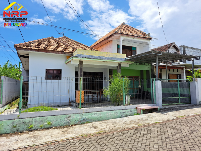 Dijual  Rumah 2 Lantai di Jln. Pajajaran  - Banyuwangi Dijual  Rumah 2 Lantai di Jln. Pajajaran  - Banyuwangi Dijual&nbsp; Rumah 2 Lantai di Jln. Pajajaran&nbsp; - Banyuwangi
Lokasi berada di Pusat Kota Banyuwangi
Dekat dengan Faslitas Pendidikan, Perbelanjaan dan NRP BANYUWANGI