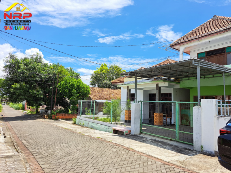 Dijual  Rumah 2 Lantai di Jln. Pajajaran  - Banyuwangi Dijual  Rumah 2 Lantai di Jln. Pajajaran  - Banyuwangi Dijual&nbsp; Rumah 2 Lantai di Jln. Pajajaran&nbsp; - Banyuwangi
Lokasi berada di Pusat Kota Banyuwangi
Dekat dengan Faslitas Pendidikan, Perbelanjaan dan NRP BANYUWANGI