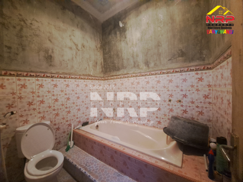 Dijual Rumah 2 Lantai di Kalirejo Banyuwangi  Dijual Rumah 2 Lantai di Kalirejo Banyuwangi  Dijual Rumah 2 Lantai di Kalirejo Banyuwangi&nbsp;
Dekat dari RSI Fatimah Banyuwangi. Cocok untuk investasi jangka panjang atau hunian pribadi

Luas Tanah : NRP BANYUWANGI
