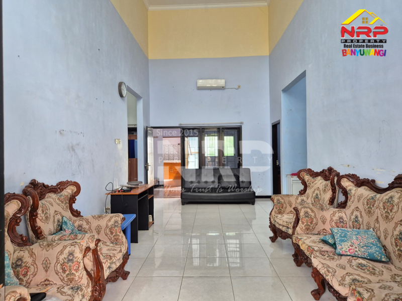 Dijual Rumah Luas di Perum. Mendut Regency - Banyuwangi  Dijual rumah luas murah di Perum. Mendut Regency Banyuwangi  Dijual Rumah 2 Lantai di Perum. Mendut Regency - Banyuwangi&nbsp;
Hunian Exclusive terletak di Kawasan Perumahan Elit di Pusat Kota Banyuwangi

Luas Tanah : NRP BANYUWANGI