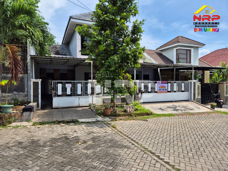 Dijual Rumah Luas di Perum. Mendut Regency - Banyuwangi  Dijual rumah luas murah di Perum. Mendut Regency Banyuwangi  Dijual Rumah 2 Lantai di Perum. Mendut Regency - Banyuwangi&nbsp;
Hunian Exclusive terletak di Kawasan Perumahan Elit di Pusat Kota Banyuwangi

Luas Tanah : NRP BANYUWANGI