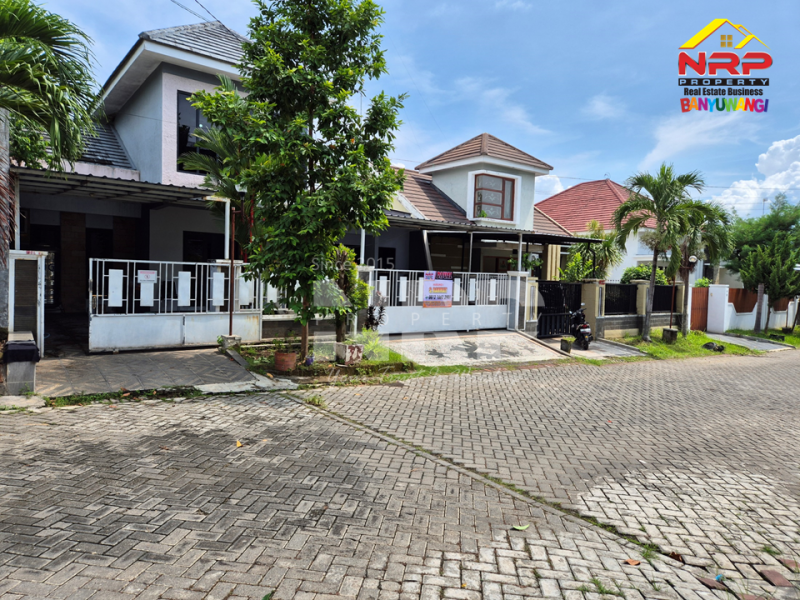 Dijual Rumah Luas di Perum. Mendut Regency - Banyuwangi  Dijual rumah luas murah di Perum. Mendut Regency Banyuwangi  Dijual Rumah 2 Lantai di Perum. Mendut Regency - Banyuwangi&nbsp;
Hunian Exclusive terletak di Kawasan Perumahan Elit di Pusat Kota Banyuwangi

Luas Tanah : NRP BANYUWANGI