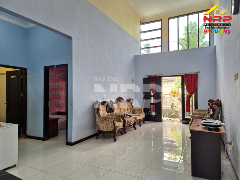 Dijual Rumah Luas di Perum. Mendut Regency - Banyuwangi  Dijual rumah luas murah di Perum. Mendut Regency Banyuwangi  Dijual Rumah 2 Lantai di Perum. Mendut Regency - Banyuwangi&nbsp;
Hunian Exclusive terletak di Kawasan Perumahan Elit di Pusat Kota Banyuwangi

Luas Tanah : NRP BANYUWANGI
