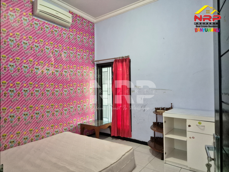 Dijual Rumah Luas di Perum. Mendut Regency - Banyuwangi  Dijual rumah luas murah di Perum. Mendut Regency Banyuwangi  Dijual Rumah 2 Lantai di Perum. Mendut Regency - Banyuwangi&nbsp;
Hunian Exclusive terletak di Kawasan Perumahan Elit di Pusat Kota Banyuwangi

Luas Tanah : NRP BANYUWANGI