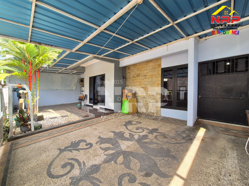 Dijual Rumah Luas di Perum. Mendut Regency - Banyuwangi  Dijual rumah luas murah di Perum. Mendut Regency Banyuwangi  Dijual Rumah 2 Lantai di Perum. Mendut Regency - Banyuwangi&nbsp;
Hunian Exclusive terletak di Kawasan Perumahan Elit di Pusat Kota Banyuwangi

Luas Tanah : NRP BANYUWANGI