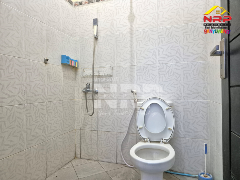 Dijual Rumah Luas di Perum. Mendut Regency - Banyuwangi  Dijual rumah luas murah di Perum. Mendut Regency Banyuwangi  Dijual Rumah 2 Lantai di Perum. Mendut Regency - Banyuwangi&nbsp;
Hunian Exclusive terletak di Kawasan Perumahan Elit di Pusat Kota Banyuwangi

Luas Tanah : NRP BANYUWANGI