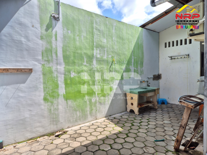 Dijual Rumah Luas di Perum. Mendut Regency - Banyuwangi  Dijual rumah luas murah di Perum. Mendut Regency Banyuwangi  Dijual Rumah 2 Lantai di Perum. Mendut Regency - Banyuwangi&nbsp;
Hunian Exclusive terletak di Kawasan Perumahan Elit di Pusat Kota Banyuwangi

Luas Tanah : NRP BANYUWANGI