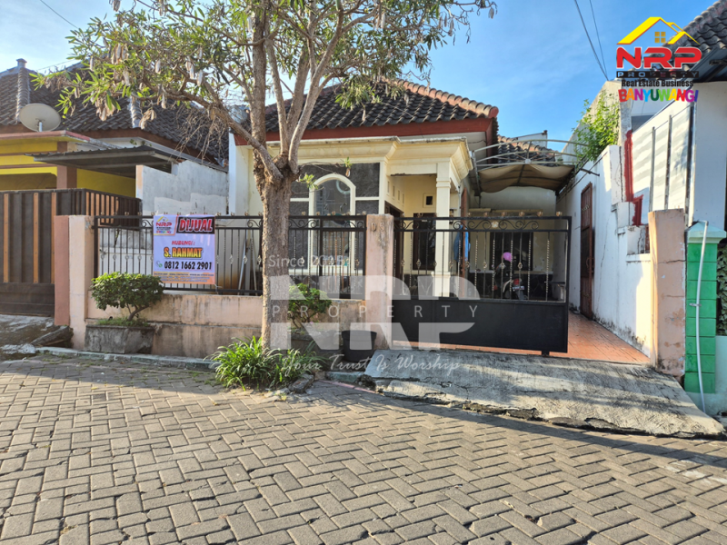 DIJUAL RUMAH 2 LANTAI DI TAMANBARU - BANYUWANGI Dijual rumah perumahan elit di Banyuwangi Kota  DIJUAL RUMAH 2 LANTAI DI TAMANBARU - BANYUWANGI
Terletak di Kawasan Perumahan dengan keamanan dan fasilitas umum yang lengkap.&nbsp;
Lingkungan dan tetangga NRP BANYUWANGI