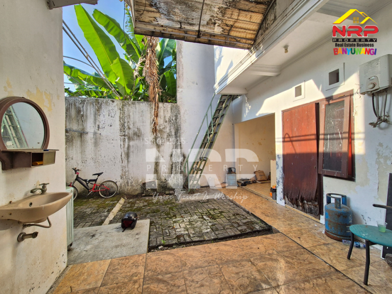 DIJUAL RUMAH 2 LANTAI DI TAMANBARU - BANYUWANGI Dijual rumah perumahan elit di Banyuwangi Kota  DIJUAL RUMAH 2 LANTAI DI TAMANBARU - BANYUWANGI
Terletak di Kawasan Perumahan dengan keamanan dan fasilitas umum yang lengkap.&nbsp;
Lingkungan dan tetangga NRP BANYUWANGI