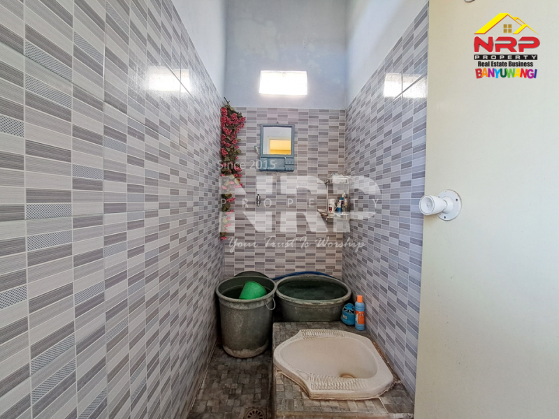 Dijual Rumah 2 Lantai Full Furniture di Penataban - Banyuwangi  Jual rumah 2 lantai murah di banyuwangi  Dijual Rumah 2 Lantai Full Furniture di Penataban - Banyuwangi&nbsp;
Kawasan perkampungan, ada balkon dengan view sawah. Dekat dengan Kantor kecamatan NRP BANYUWANGI